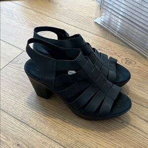 Munro Black Heeled Sandals with Chunky Heel
